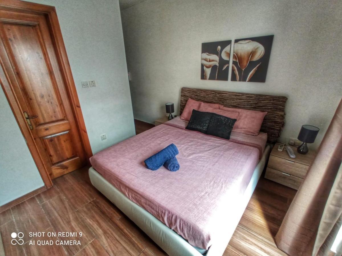 Town House With Private Pool In Village Centre Kalkara Exterior foto